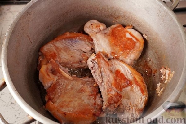 Свинина, тушенная с колбасками по-дебреценски