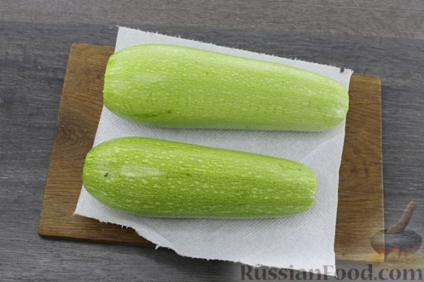 Рулетики из кабачков с сыром и яйцами