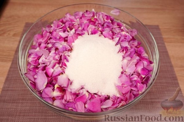 Варенье из лепестков чайной розы (Gül Reçeli)