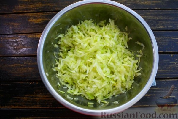 Оладьи из кабачков с сыром и колбасой