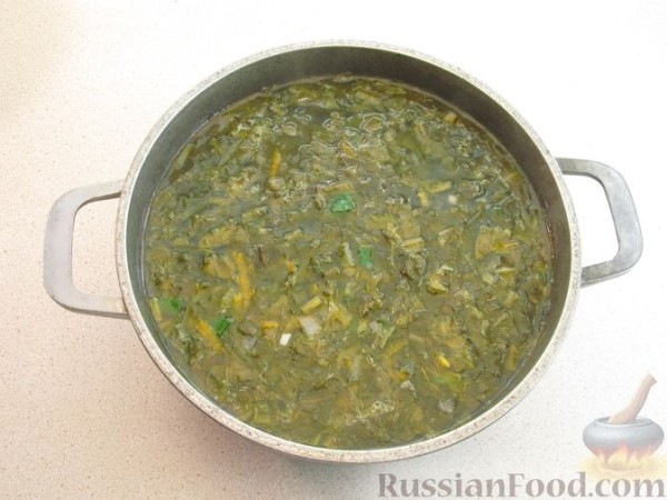 Овощной суп со щавелем и яйцами