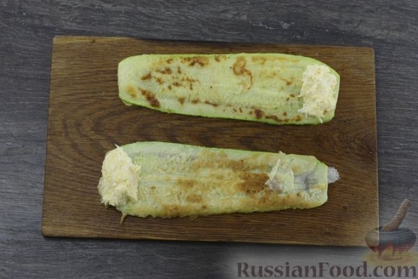 Рулетики из кабачков с сыром и яйцами