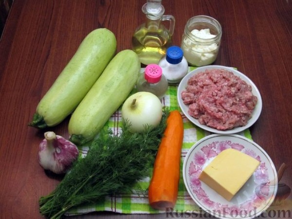 Запечённые кабачки с фаршем, морковью и сыром