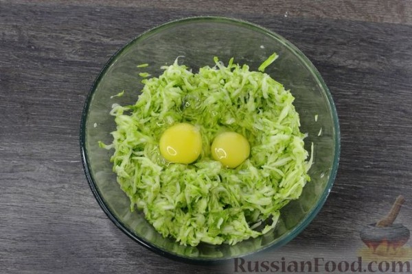 Кабачковый торт с крабовыми палочками, яйцами и сыром