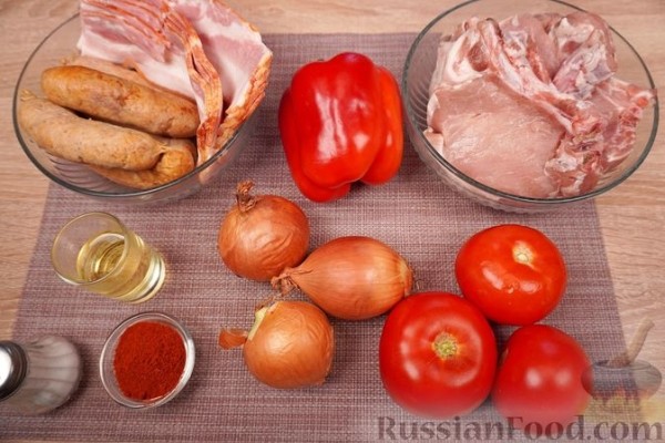 Свинина, тушенная с колбасками по-дебреценски