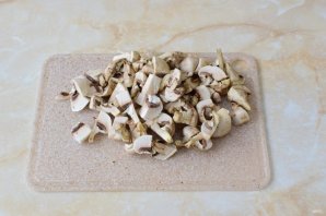 Жаркое с грибами в горшочках