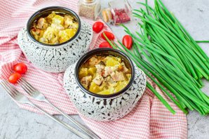 Жаркое с грибами в горшочках