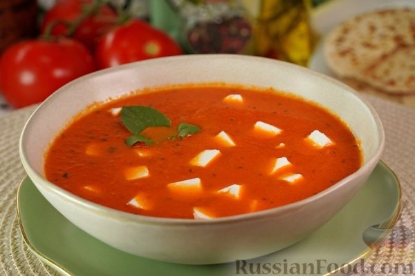 Греческий томатный суп с фетой и базиликом