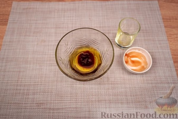 Греческий салат с фруктами и ягодами