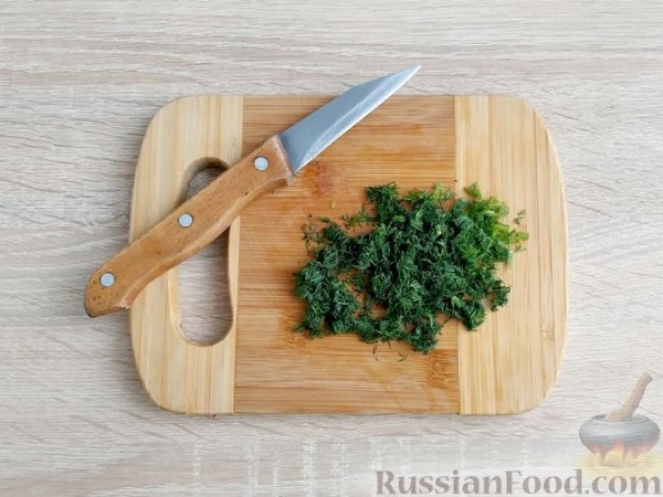 Салат с индейкой, сладким перцем и кунжутом