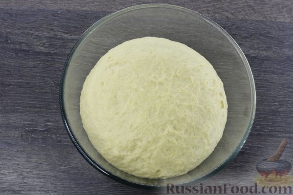 Сдобный рулет с орехово-медовой начинкой