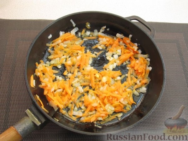 Запечённые помидоры, фаршированные фаршем и гречкой