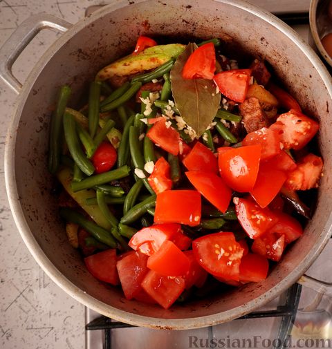 Говядина, тушенная с овощами и стручковой фасолью