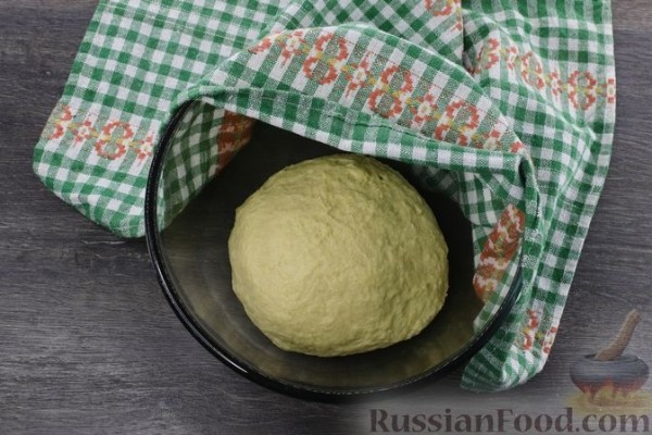Сдобный рулет с орехово-медовой начинкой