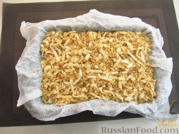 Кабачки, запечённые с сыром, сметаной и яйцами, под сухарной корочкой