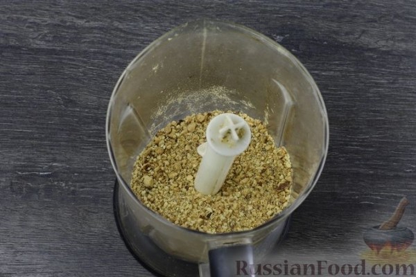 Сдобный рулет с орехово-медовой начинкой