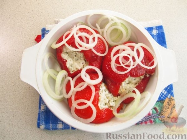 Запечённый перец с сырно-чесночной начинкой