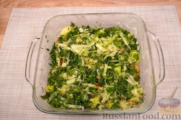 Молодой картофель, запечённый с кабачками и помидорами