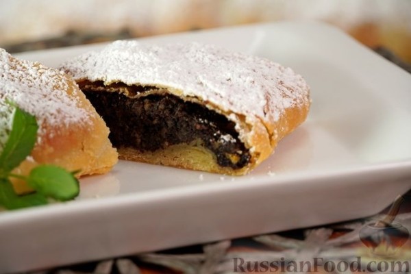 Ретеш (штрудель по-венгерски) с яблоками и маком