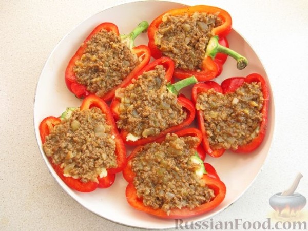 Запечённый перец, фаршированный картофельным пюре и мясом