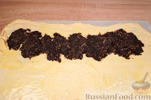 Ретеш (штрудель по-венгерски) с яблоками и маком