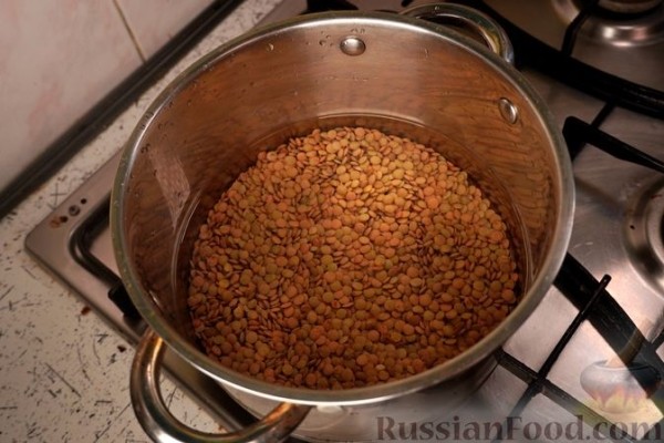 Чечевичный суп с копчёными колбасками