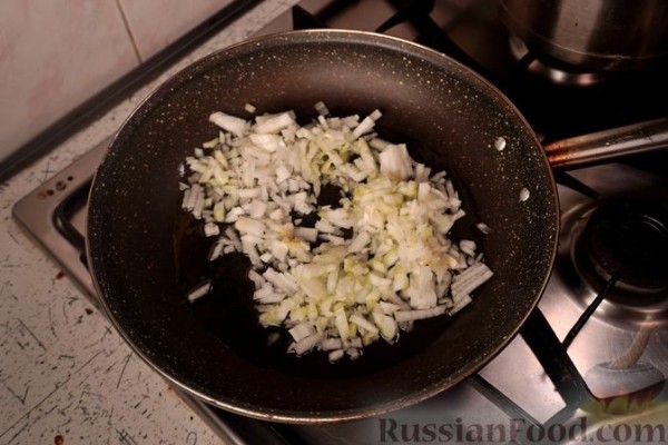 Чечевичный суп с копчёными колбасками