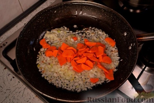 Чечевичный суп с копчёными колбасками