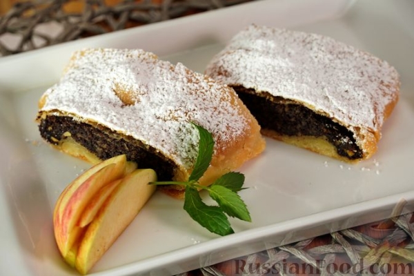 Ретеш (штрудель по-венгерски) с яблоками и маком