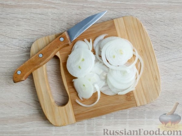 Салат с индейкой, сладким перцем и кунжутом