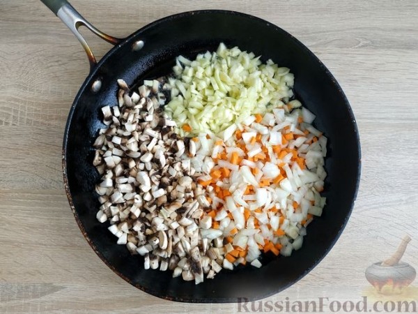 Кабачки, фаршированные булгуром, шампиньонами и морковью (в духовке)