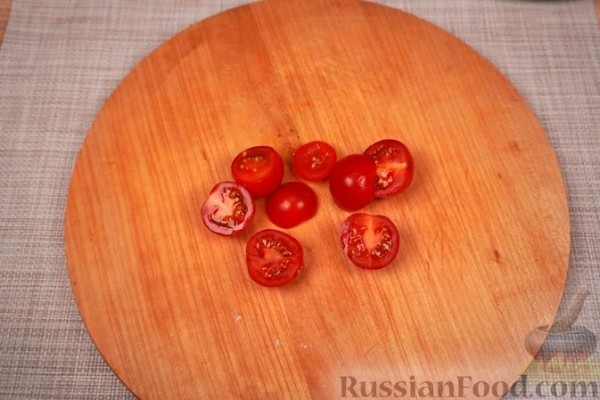 Греческий салат с фруктами и ягодами