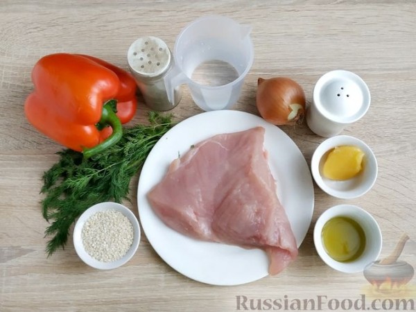 Салат с индейкой, сладким перцем и кунжутом