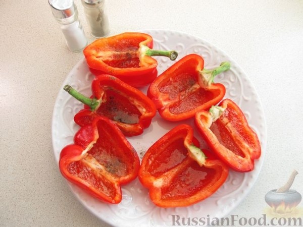 Запечённый перец, фаршированный картофельным пюре и мясом