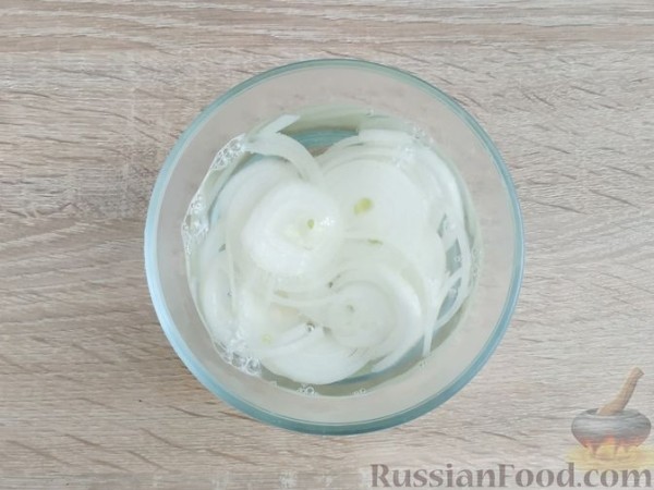Салат с индейкой, сладким перцем и кунжутом
