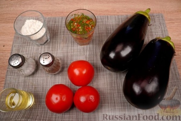 Жареные баклажаны с помидорами и соусом "Муждей"