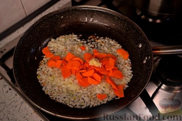 Чечевичный суп с копчёными колбасками