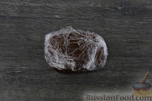 Шоколадный песочный пирог с творогом, черносливом и сгущёнкой