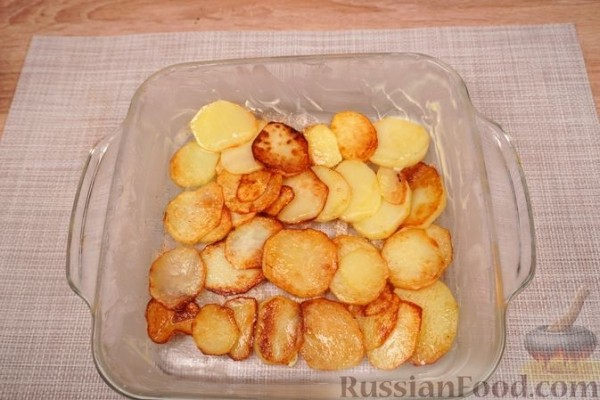 Молодой картофель, запечённый с кабачками и помидорами