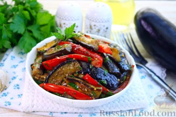 Закуска из жареных баклажанов и перца