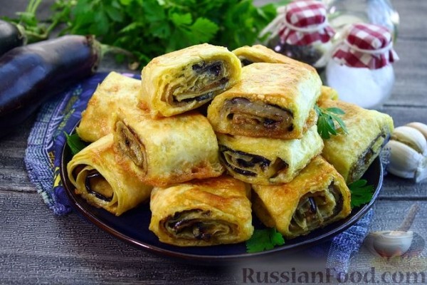 Рулетики из лаваша, с баклажанами и сыром