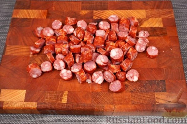 Лечо с колбасками и клёцками