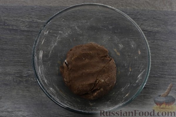 Шоколадный песочный пирог с творогом, черносливом и сгущёнкой