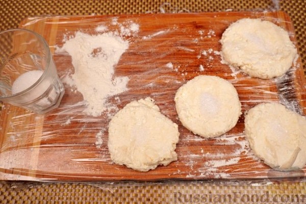Творожные клёцки (турогомбоц) с персиками