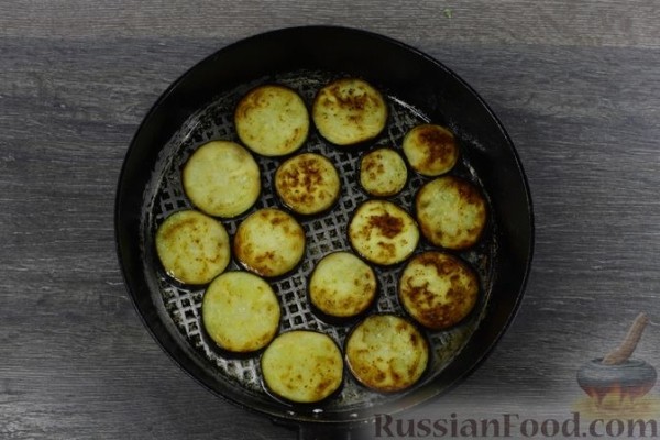Рулетики из лаваша с баклажанами, помидорами и сыром