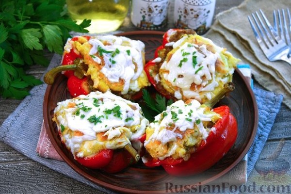 Запечённый перец, фаршированный картофельным пюре и мясом