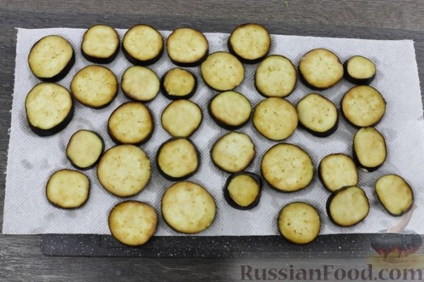 Рулетики из лаваша с баклажанами, помидорами и сыром