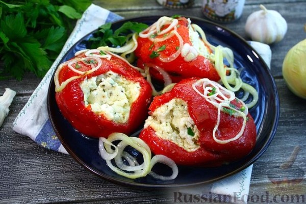 Запечённый перец с сырно-чесночной начинкой