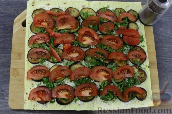 Рулетики из лаваша с баклажанами, помидорами и сыром