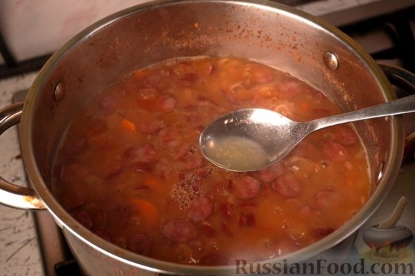 Чечевичный суп с копчёными колбасками